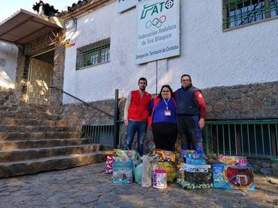 Entrega de juguetes a Cruz Roja Española con motivo de la tirada de Reyes del día 29 de diciembre.